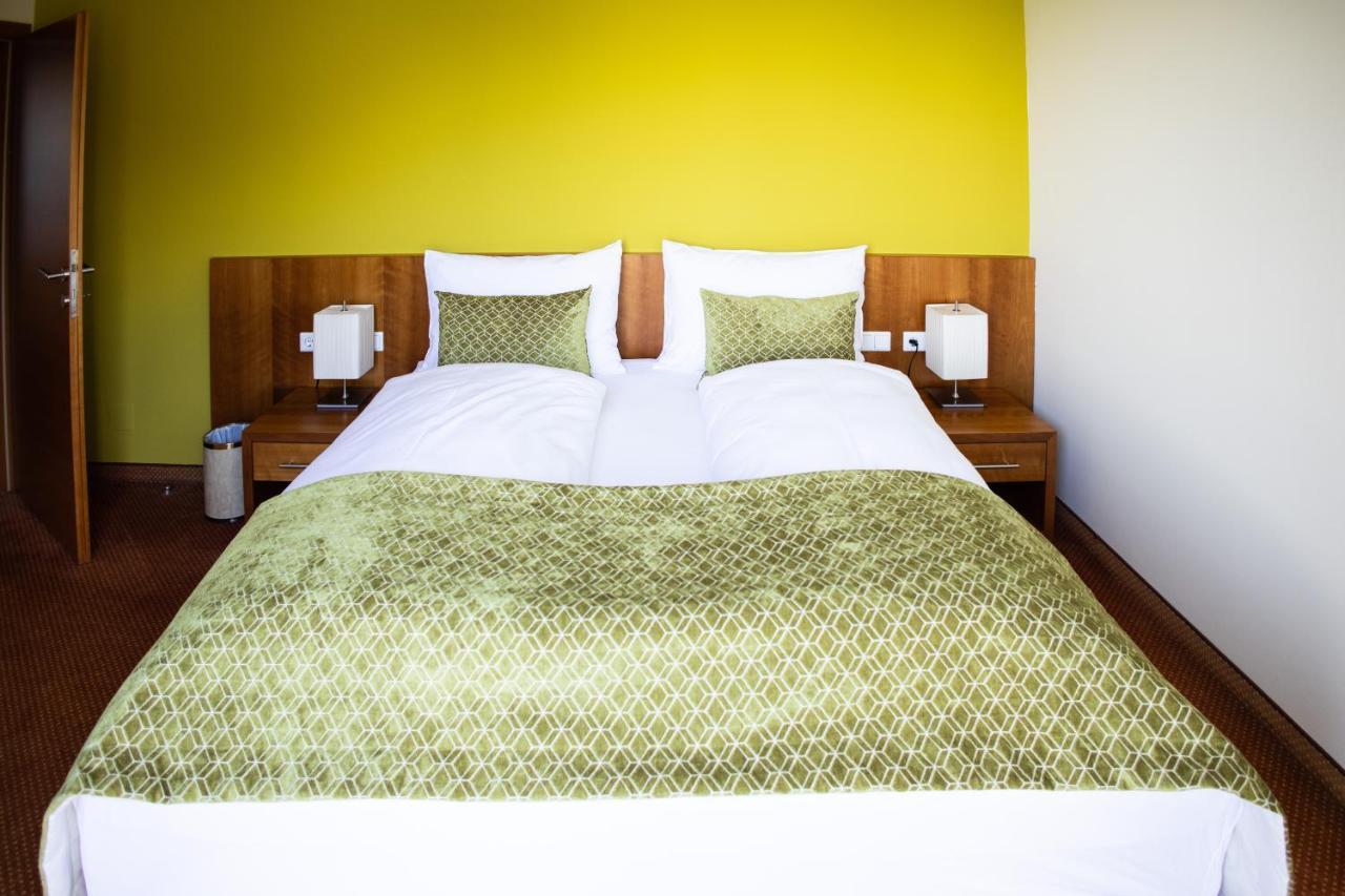 Seehotel Sued By S4Y Velden am Worthersee Bagian luar foto