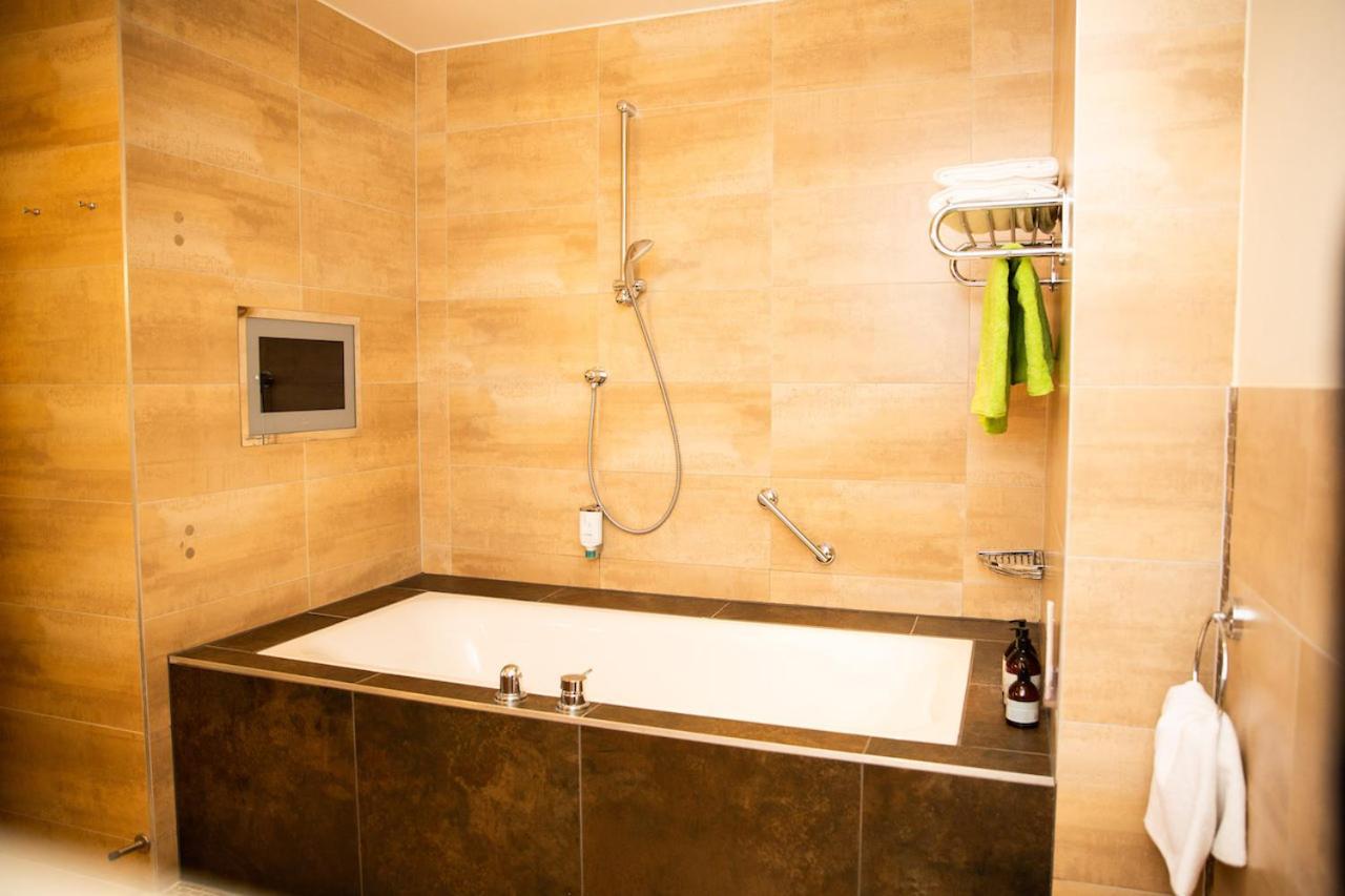 Seehotel Sued By S4Y Velden am Worthersee Bagian luar foto