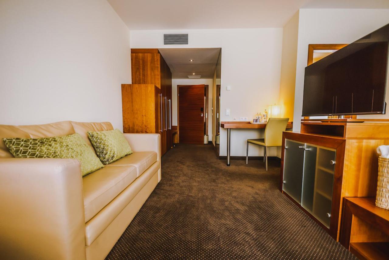 Seehotel Sued By S4Y Velden am Worthersee Bagian luar foto