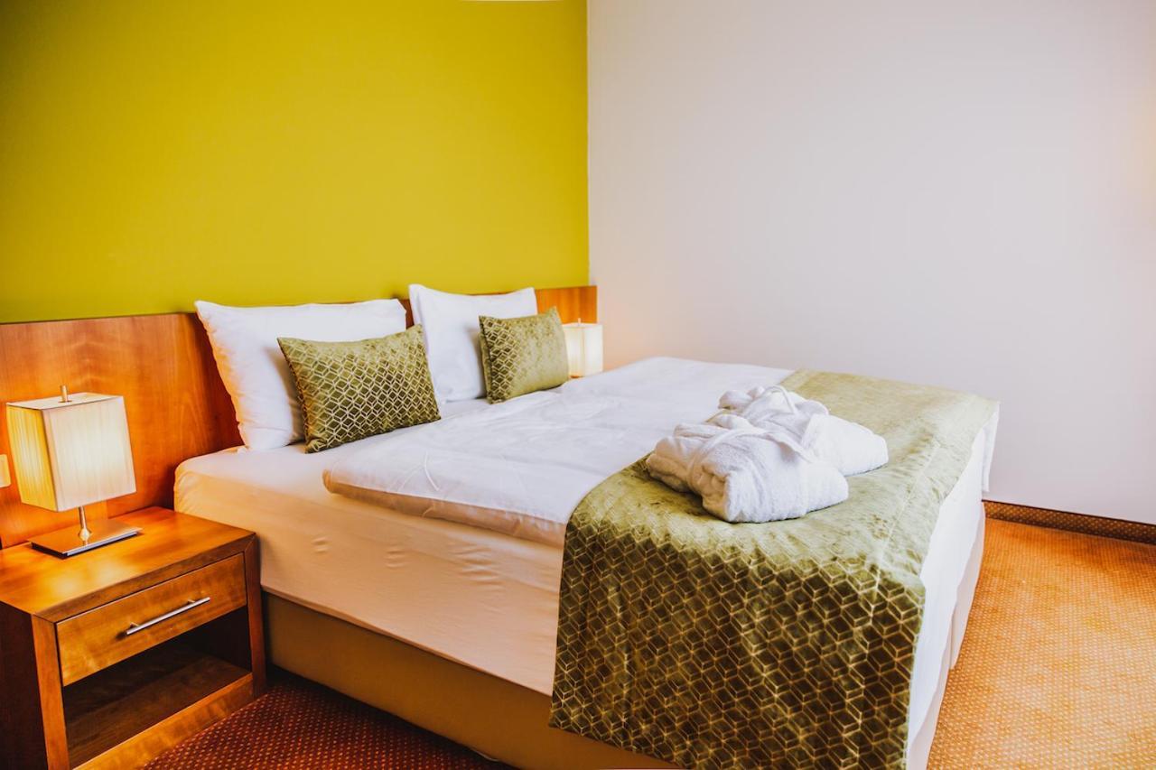 Seehotel Sued By S4Y Velden am Worthersee Bagian luar foto