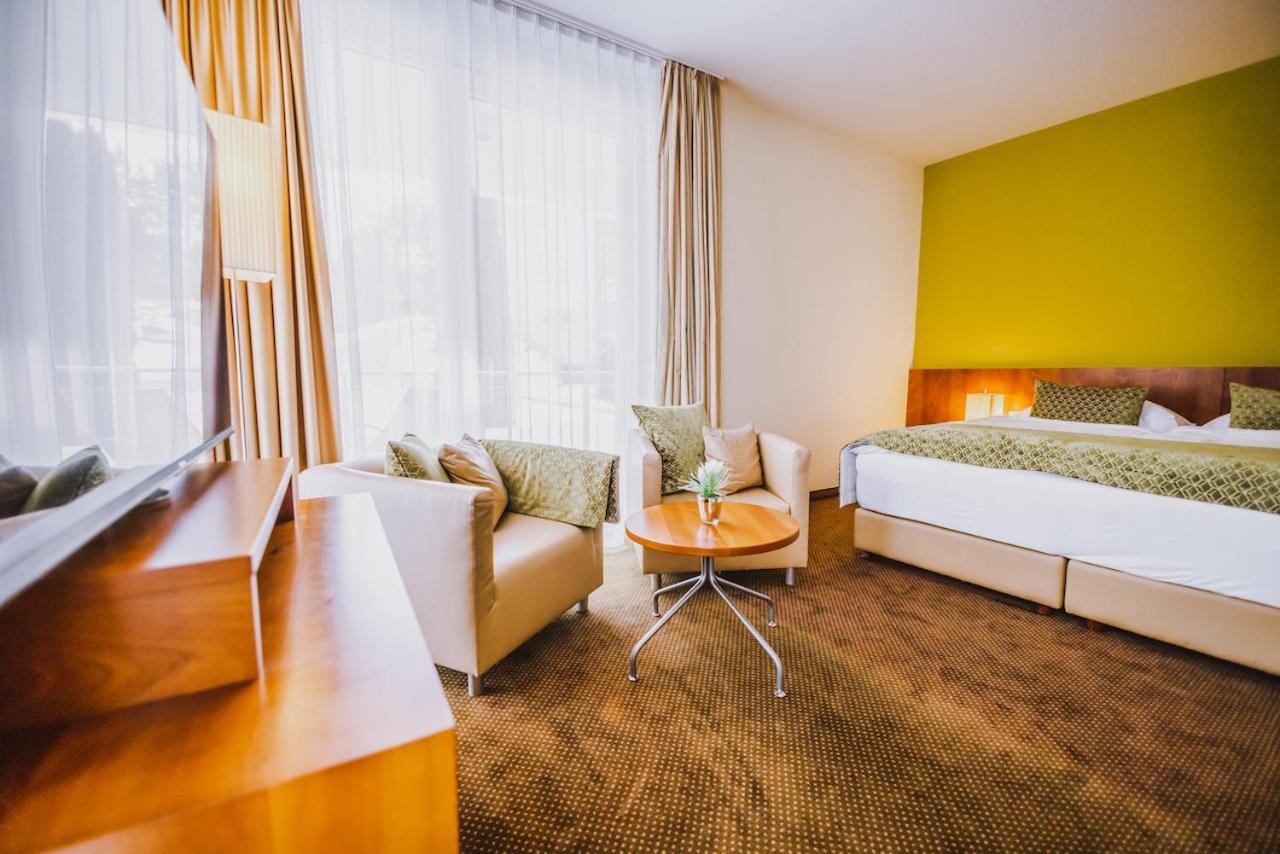 Seehotel Sued By S4Y Velden am Worthersee Bagian luar foto