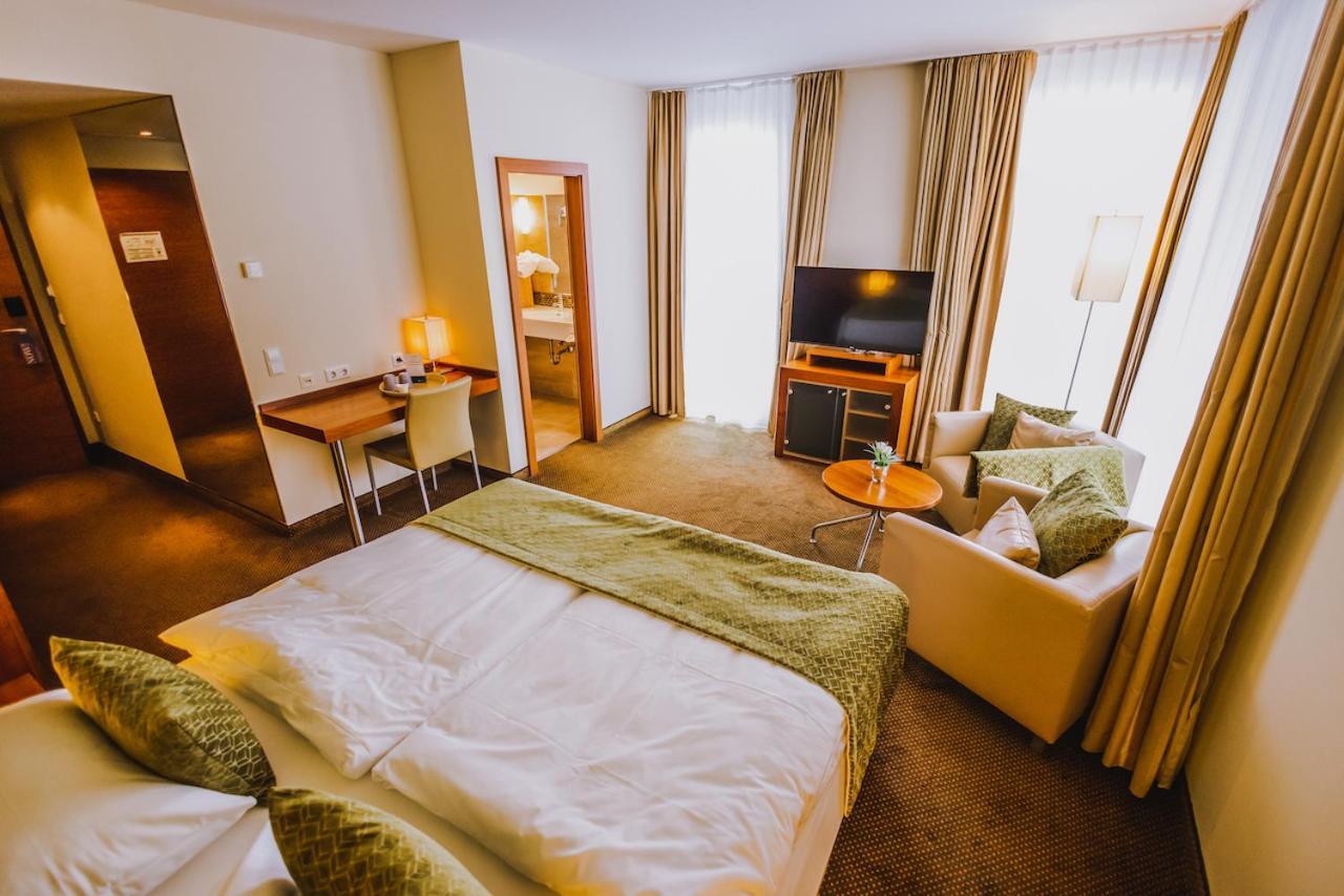 Seehotel Sued By S4Y Velden am Worthersee Bagian luar foto