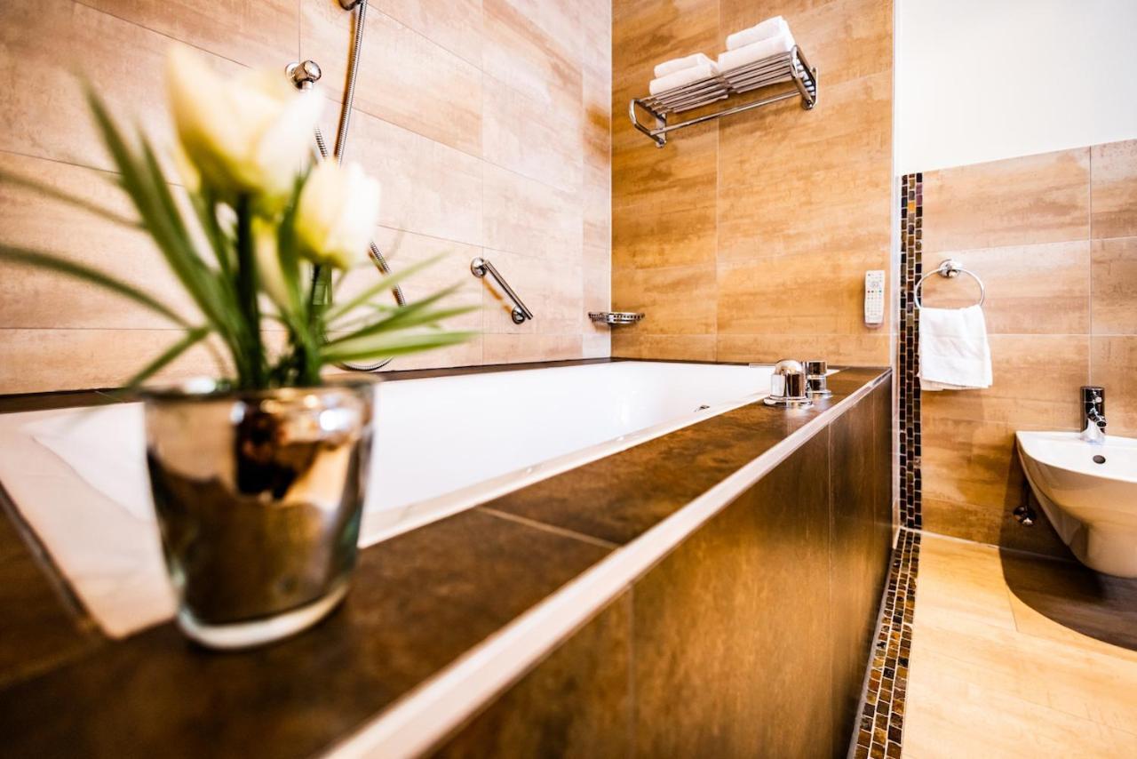 Seehotel Sued By S4Y Velden am Worthersee Bagian luar foto