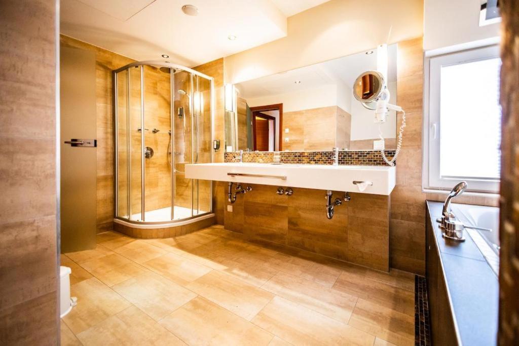 Seehotel Sued By S4Y Velden am Worthersee Bagian luar foto